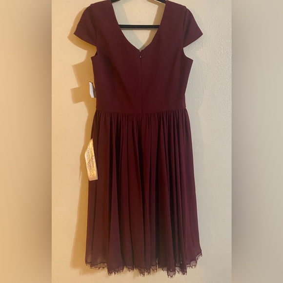 Dress The Population - Wome’s Corey Cap Sleeve Crepe Midi Dress - Col: Burgundy - Picture 4 of 6